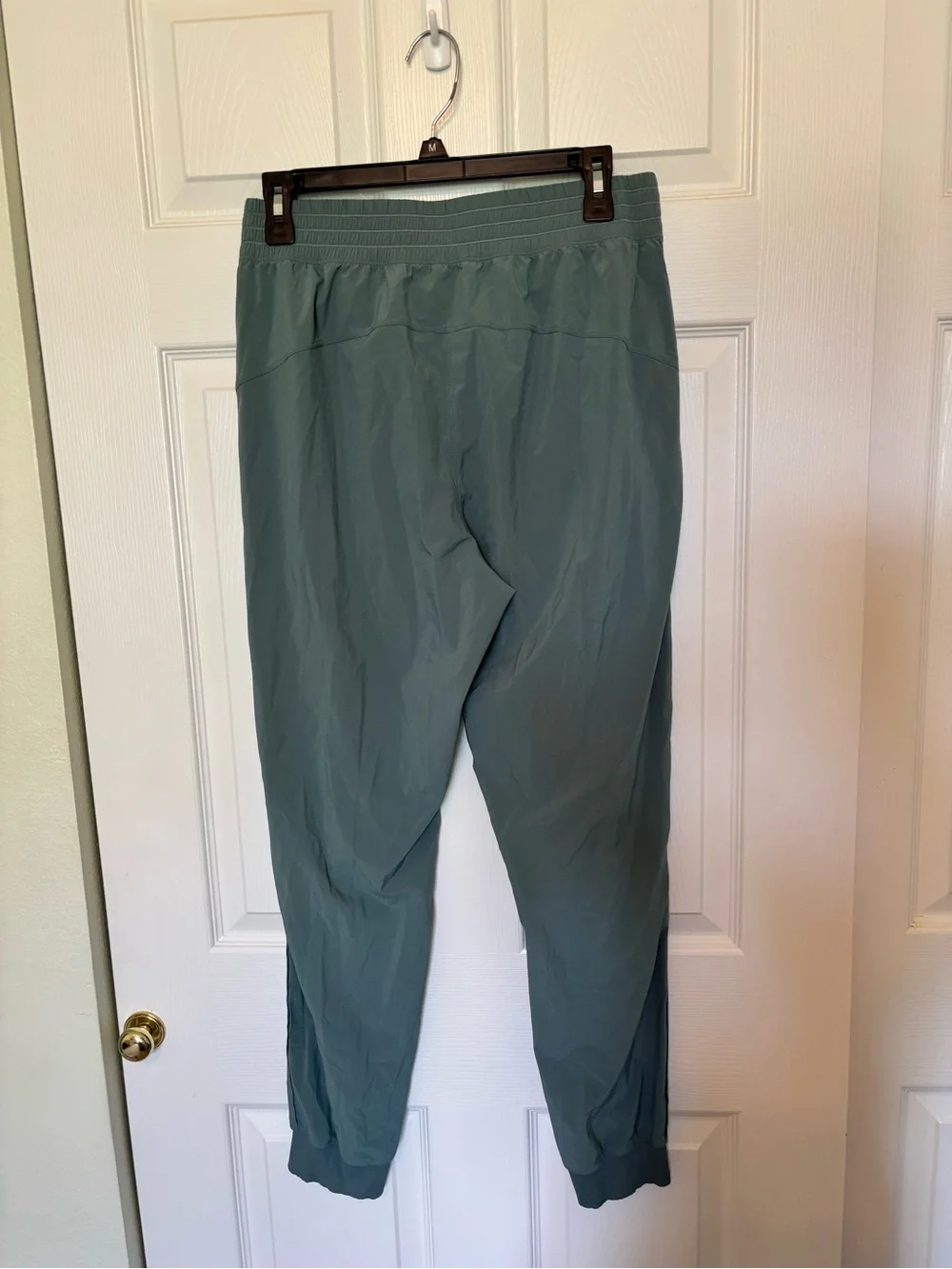 Lululemon The Wanderer Jogger Size 8 Green Teal Color Athletic Workout Pant